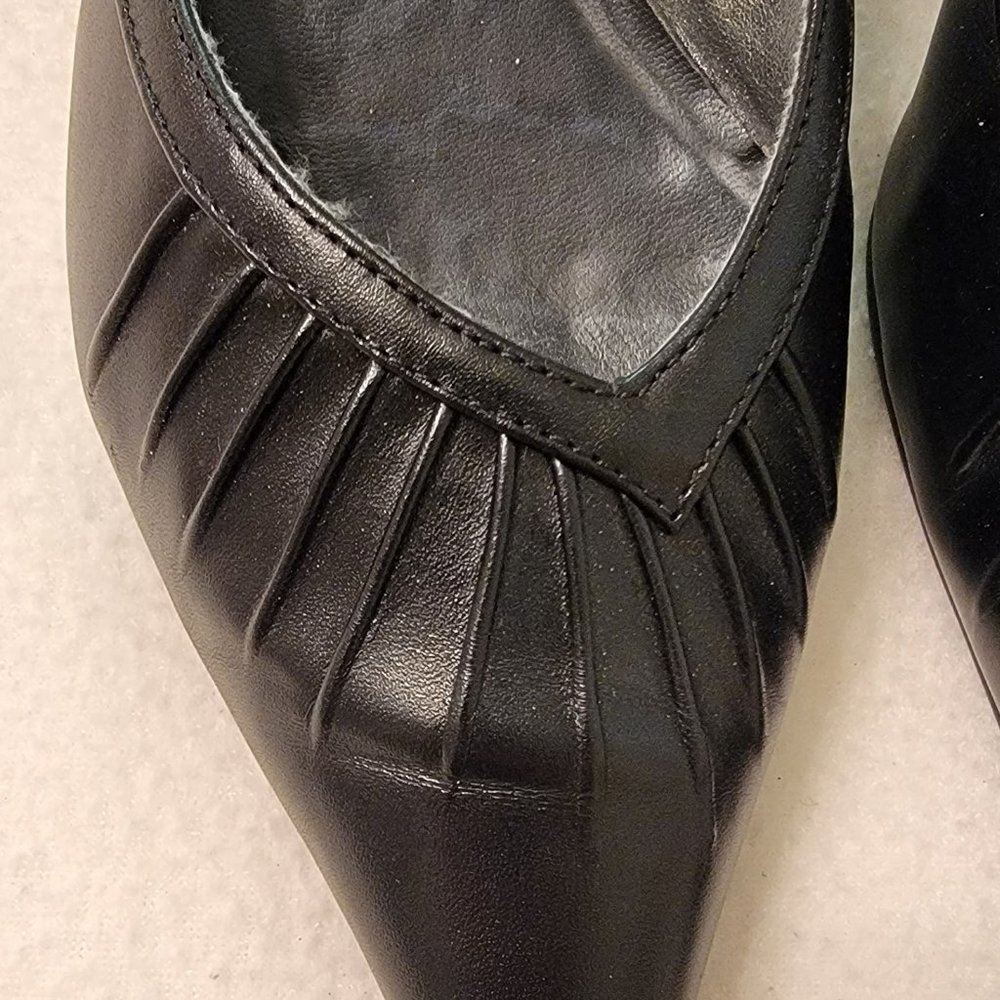 #41 -  Steve Madden Kaffy black kitten heels